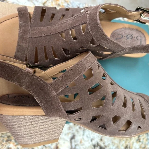 Taupe Suede B.O.C. Sandals size 7 - Picture 2 of 4